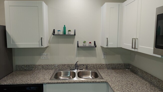 Foto del edificio - 10128 W Century Dr