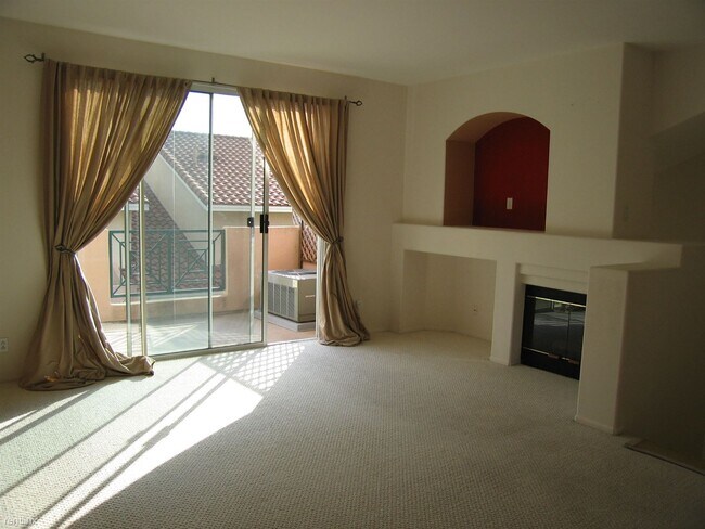 Building Photo - 2 br, 1 bath Townhome - 28502 Lucca Court