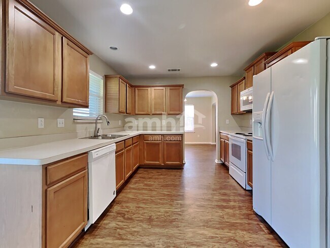 Building Photo - 111 Maned Dr