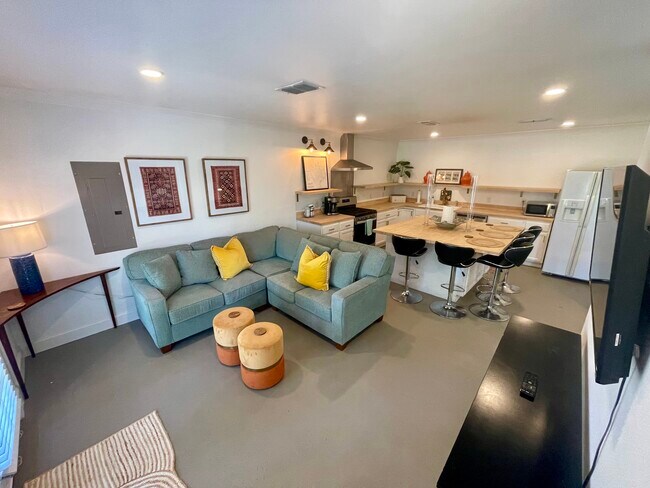 Foto del edificio - 2730 S Cameron Ave