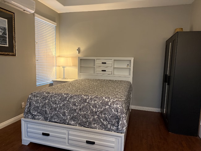 Foto del edificio - 7847 Hazelnut Dr