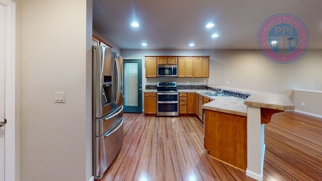 Building Photo - Beaverton - Stylish, Light & Bright, Close To Nike & Intel