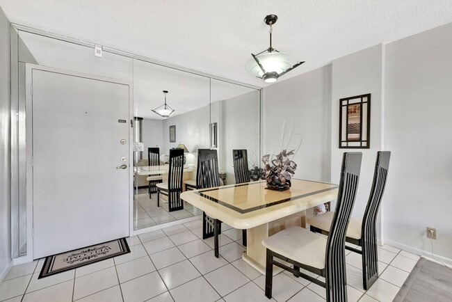 Foto del edificio - 3113 S Ocean Dr