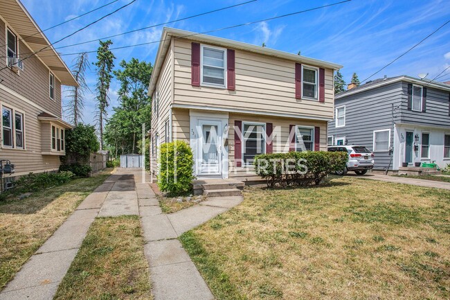 Building Photo - 3 Bedroom, 1.5 Single Family Home near Alg...