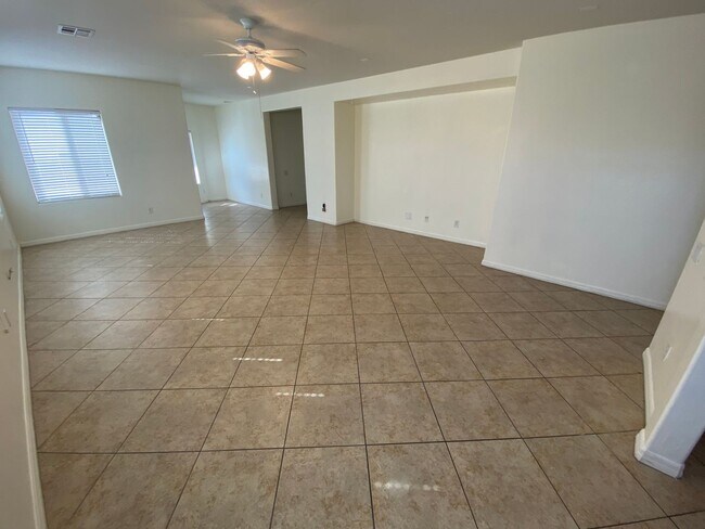 Building Photo - Beautiful 3 bed/2 bath home located in Sta...