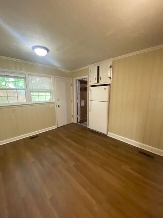 Foto del edificio - 3227 Cliffdale Rd