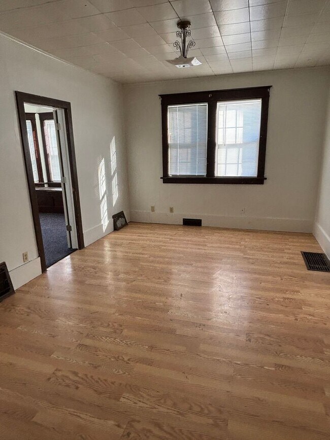 Foto del edificio - 128 E Davenport St