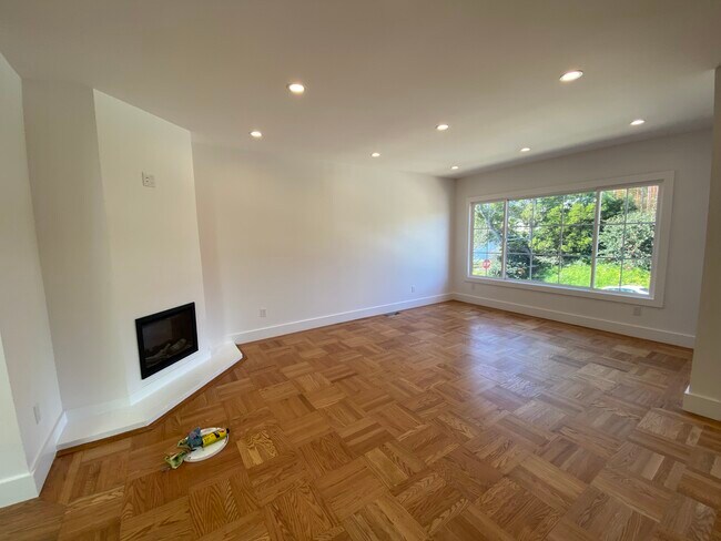 Building Photo - 89 Sequoia Way