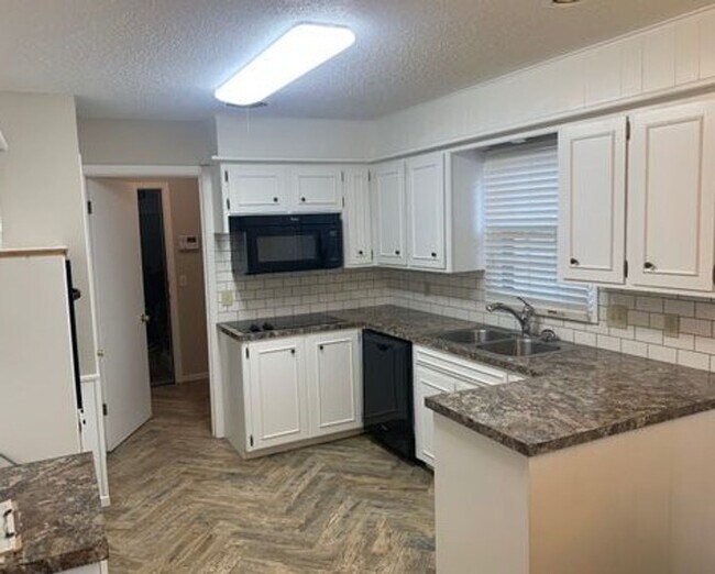 Foto del edificio - 4 Bedroom in Melanie Park