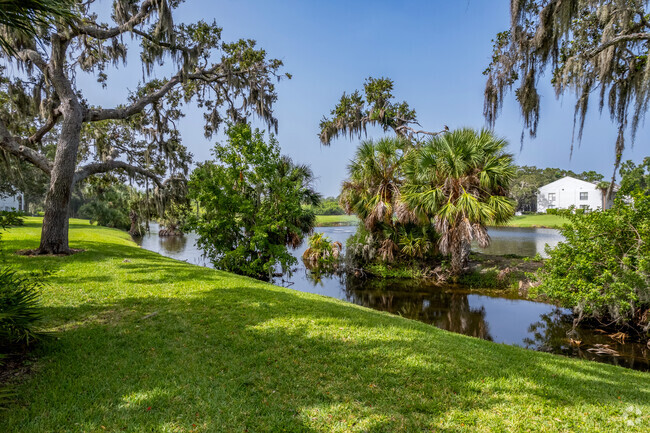 Lake Views - L'Estancia Apartment Homes