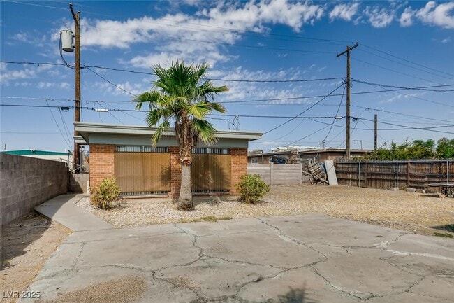 Foto del edificio - 2529 N Webster St