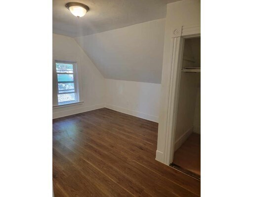 Building Photo - 44 Uxbridge St