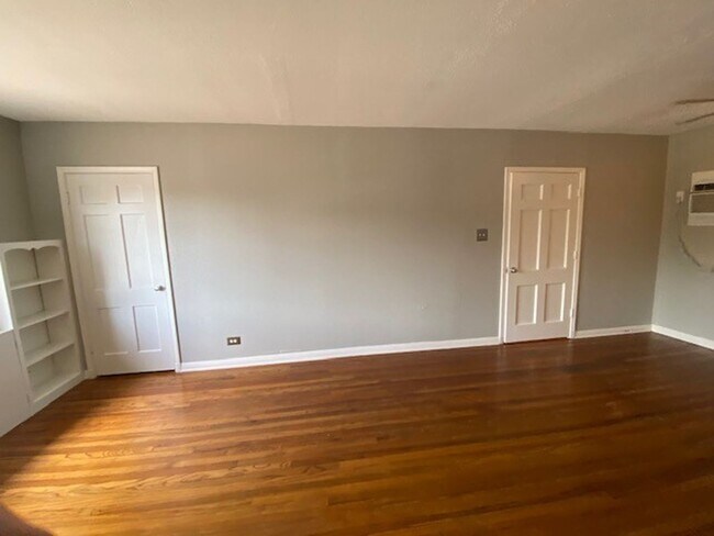 Building Photo - 247 Senisa Dr