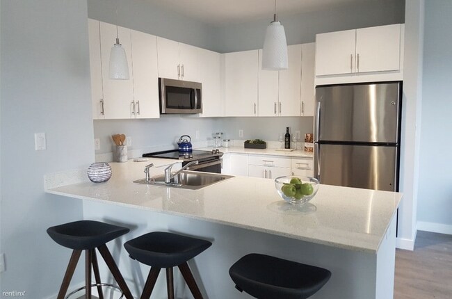 Building Photo - 1 br, 1 bath  - 3 Crown Dr Unit 103
