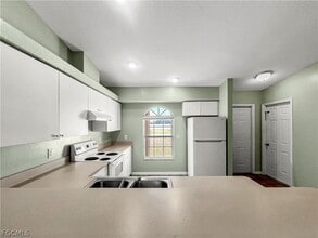 Building Photo - 1909 SW Santa Barbara Pl