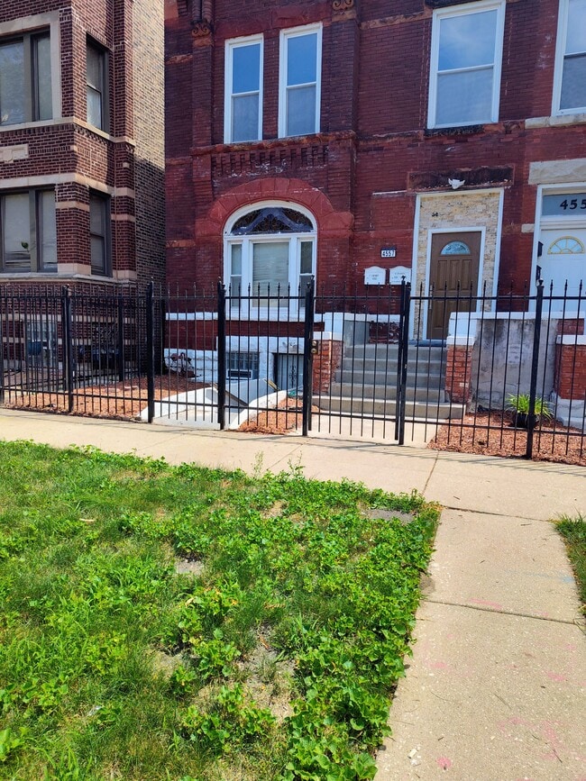 Building Photo - 4557 S Wabash Ave