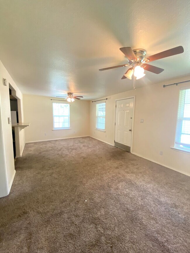 Foto del edificio - Studio Garage Apt in NW OKC YOUNGS ENGLEWOOD ADD