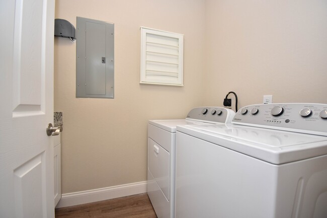 Foto del edificio - 2600 SW 35th Place #10 (Heather Lane)