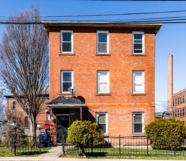Foto del edificio - 150 Russ St