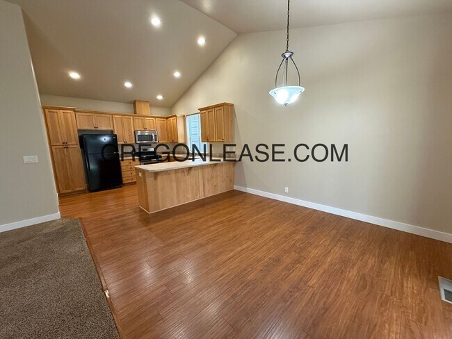 Foto del edificio - 3 bed 2 bath West Eugene Home