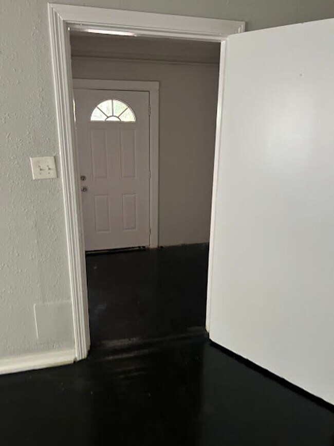 Foto del edificio - MOVE IN READY!!! $0.00 APPLICATION FEES FO...