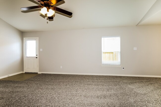 Foto del edificio - 22422 Base Light Dr