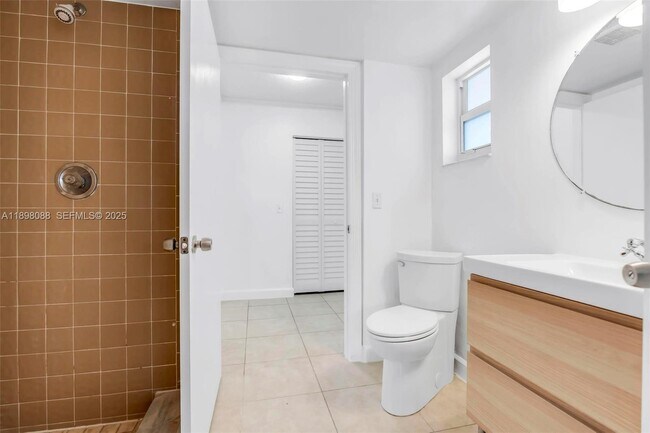 Foto del edificio - 8002 Lagos De Campo Blvd