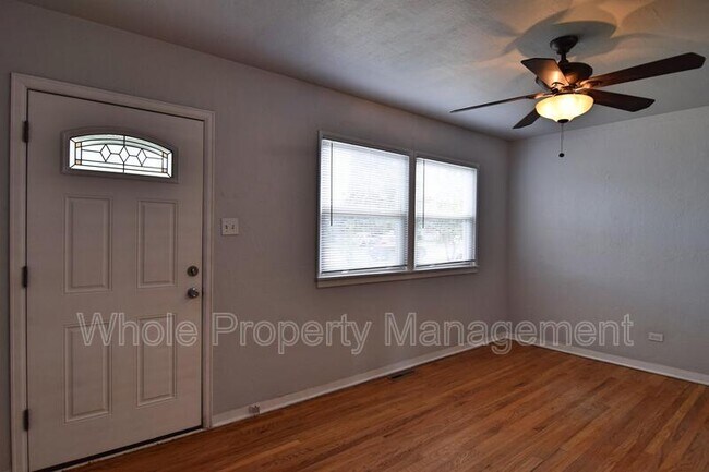 Building Photo - 1331 Xanthia St