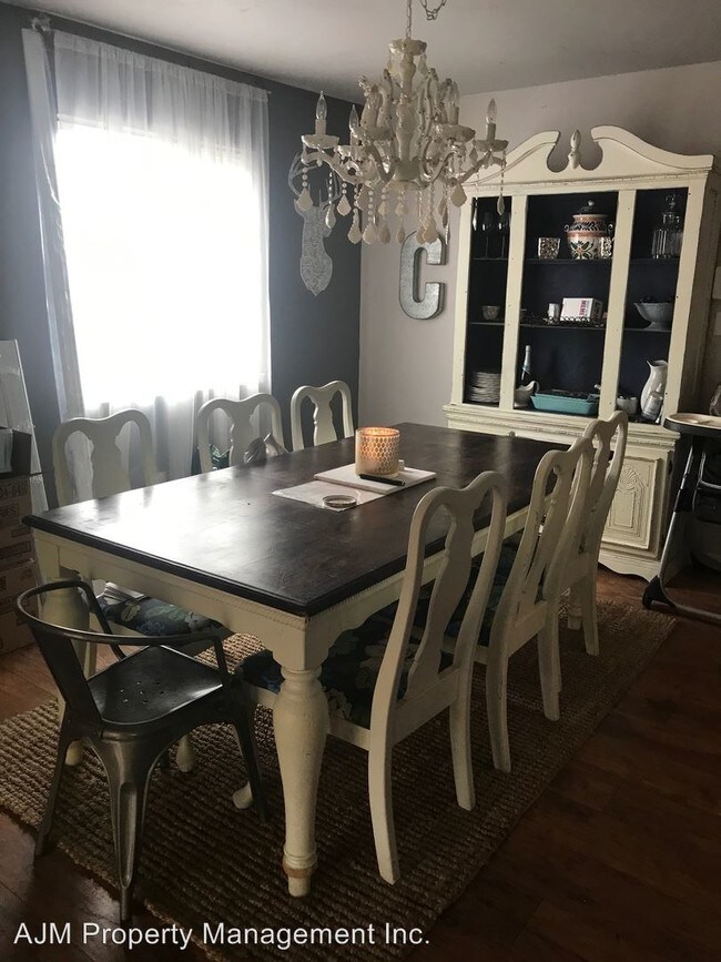 Foto del edificio - 3 br, 2 bath House - 713 R Street