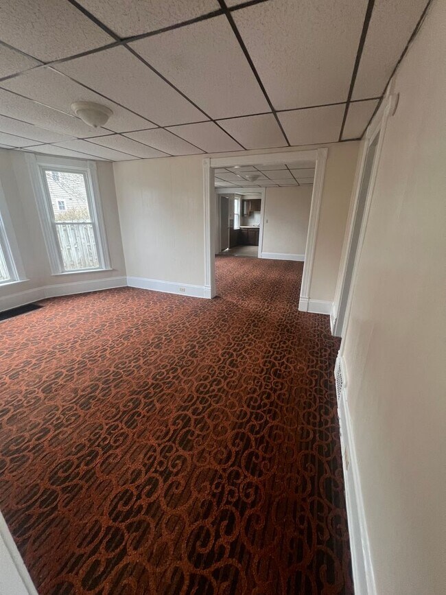 Foto del edificio - Large West Side 3 Bedroom House