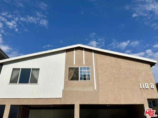 Building Photo - 1108 S Sherbourne Dr