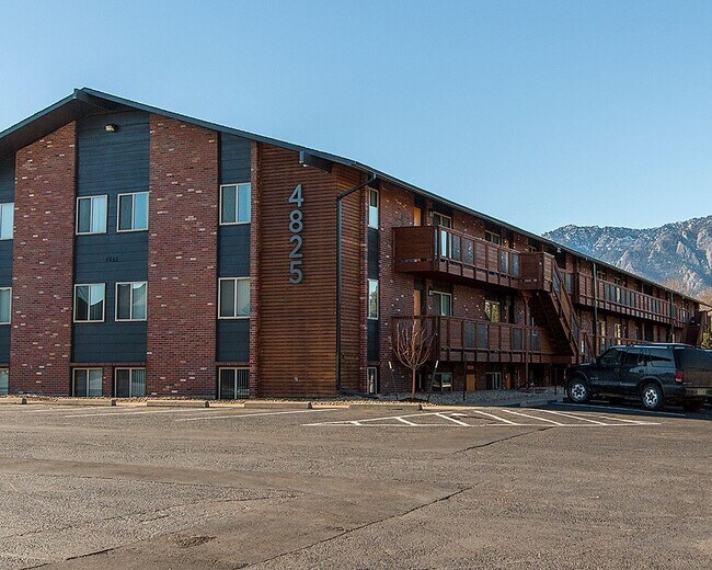 Foto del edificio - 4917 Thunderbird Dr