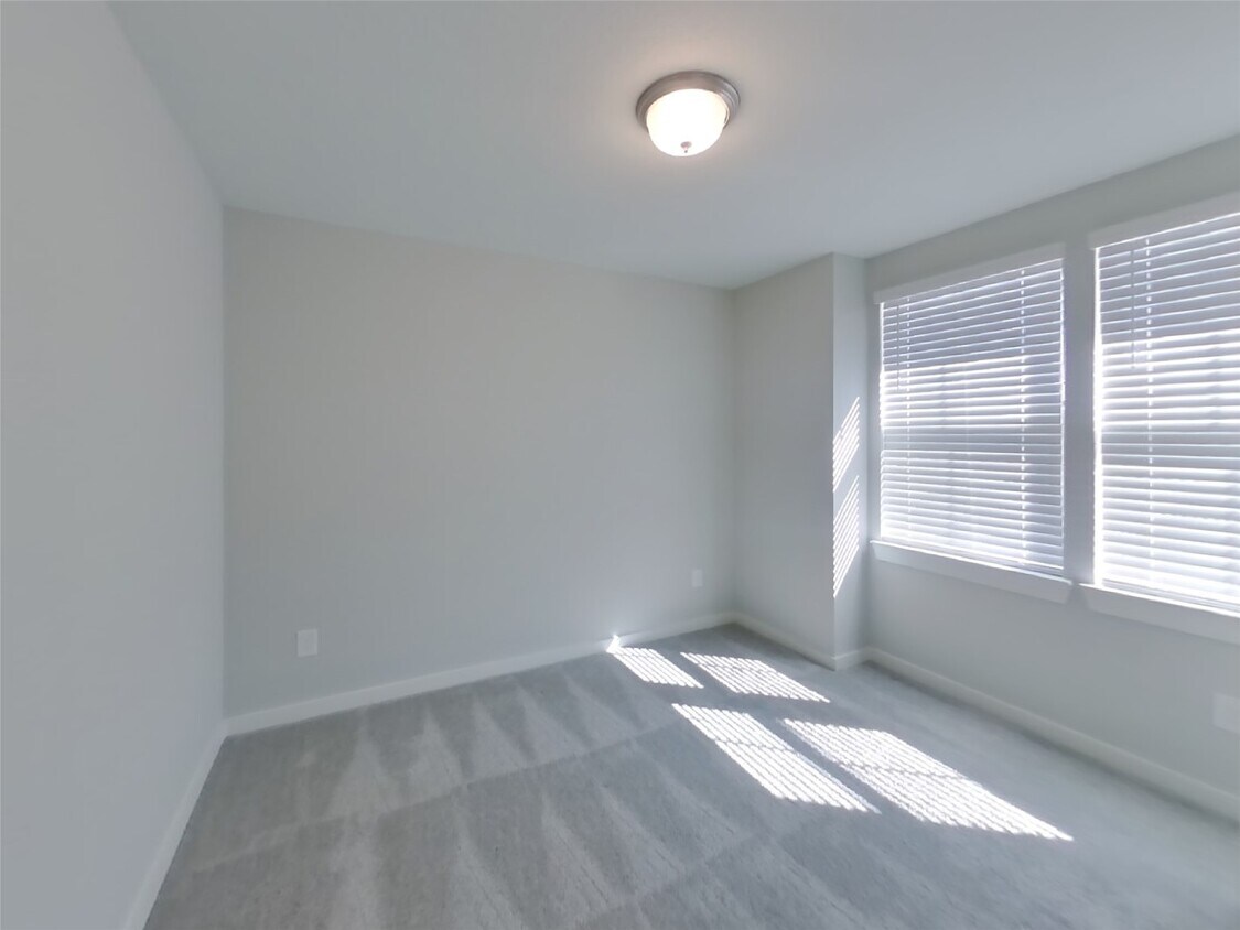 Building Photo - 9835 Willow Creek Commerce Dr