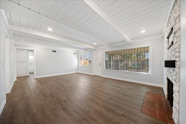 Foto del edificio - 2308 Cortez Ln