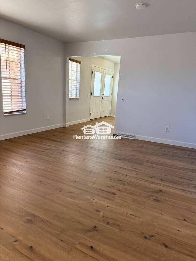 Building Photo - Stunning 5-bedroom 4 bath updated single family home in Centennial.