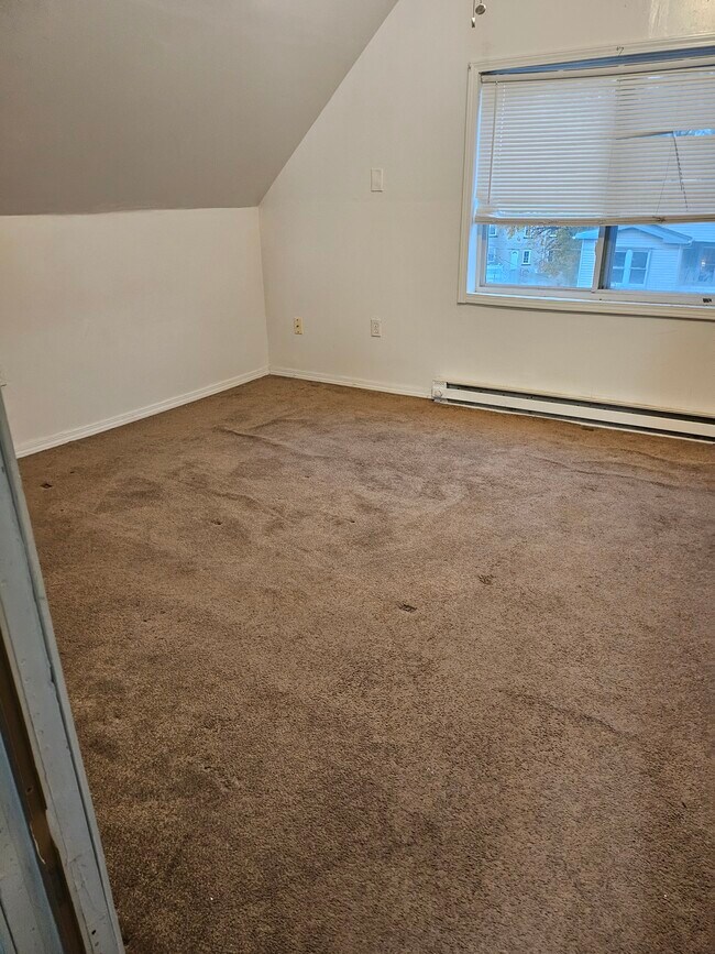 15448 Calcutta Ave Unit Third Floor, Cleveland, OH 44110 Apartments