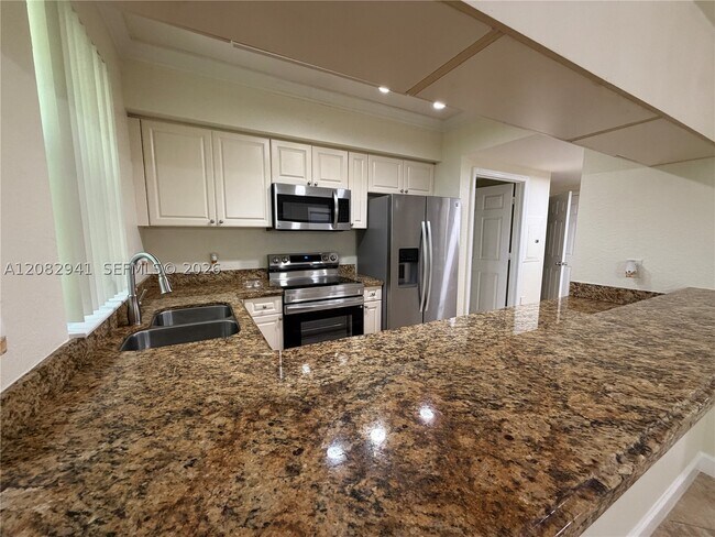 Foto del edificio - 6956 W Sample Rd