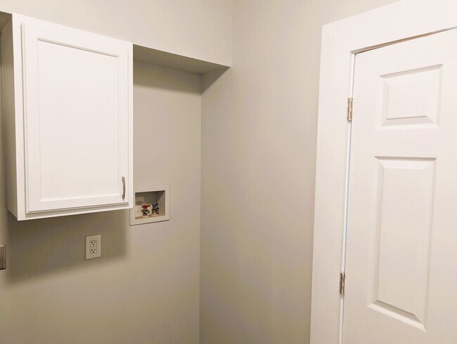 Photo - 530 Ridgeway Ave Apartment