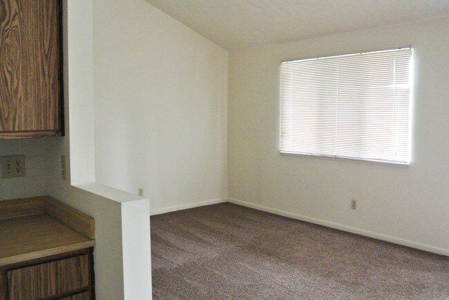 Building Photo - Rosamond Apartments