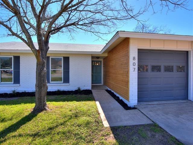 Foto del edificio - 807 Chisholm Valley Dr