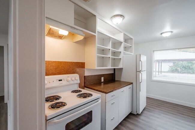 Foto del edificio - 2490 Maple Ave NE