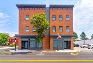 Building Photo - 206-208 Main St