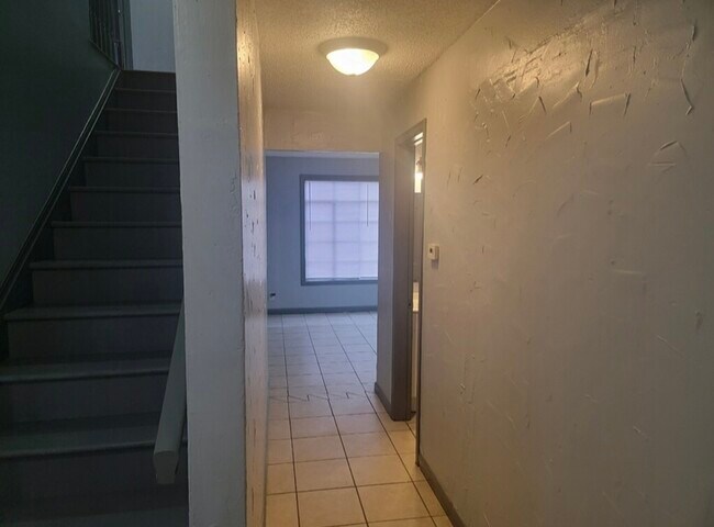 Building Photo - 817 NE 81st St