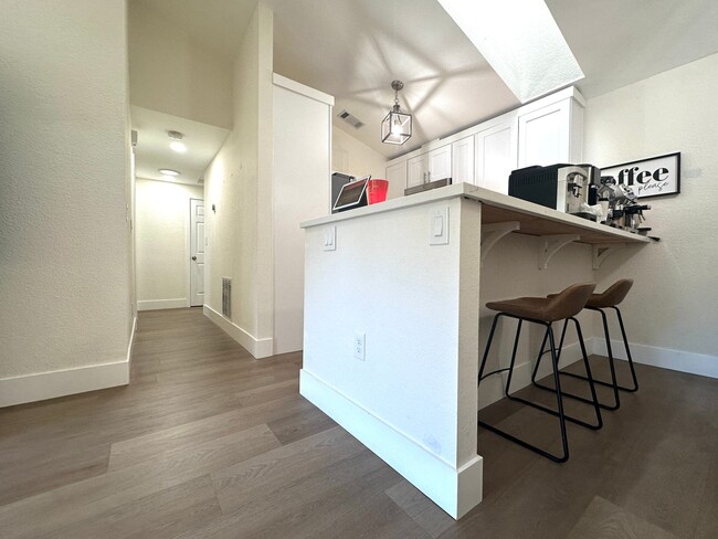 Foto del edificio - Gorgeous 2 Bed, 1.5 Bath Condo with Commun...