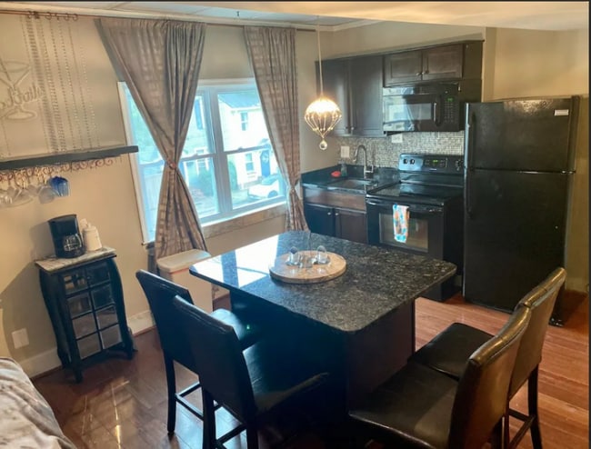 Photo - 1000 Queen St Apartment