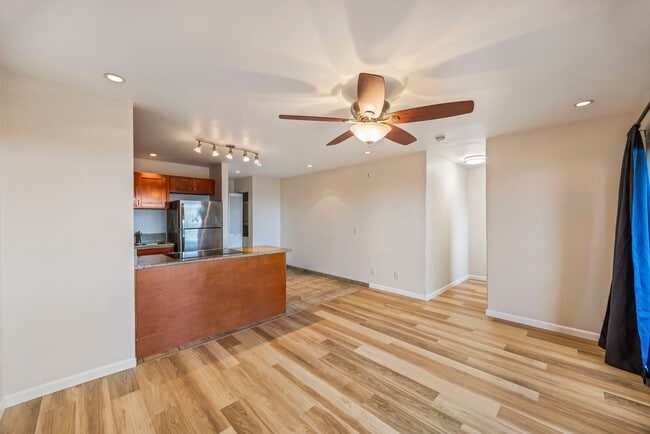 Building Photo - Top-floor, ocean-view 1BR/1BA condo in Honokowai — close to Honokowai Beach Park and Bad Ass Coffee.