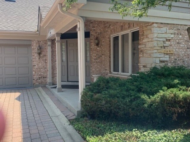 Foto del edificio - 319 Rivershire Ct