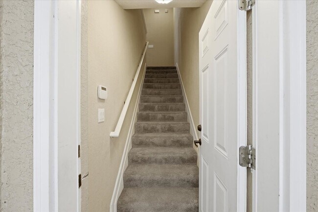 Foto del edificio - 290 Westlawn Dr