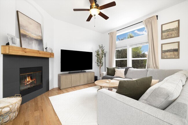 Foto del edificio - 3 Bed 3 Bath Castle Rock Townhome!