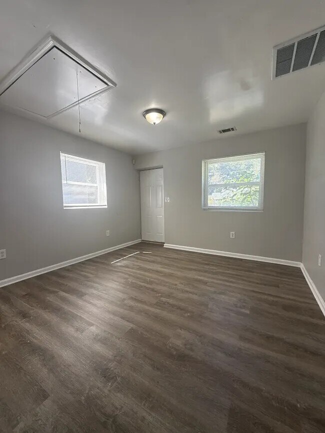 Foto del edificio - 990 Lawton St SW